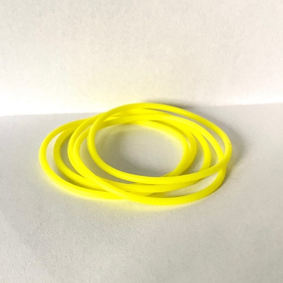 Bright YELLOW 5pc Rubber Gummy Bracelets Silicone Jelly Wristbands 80s retro set - Picture 6 of 8